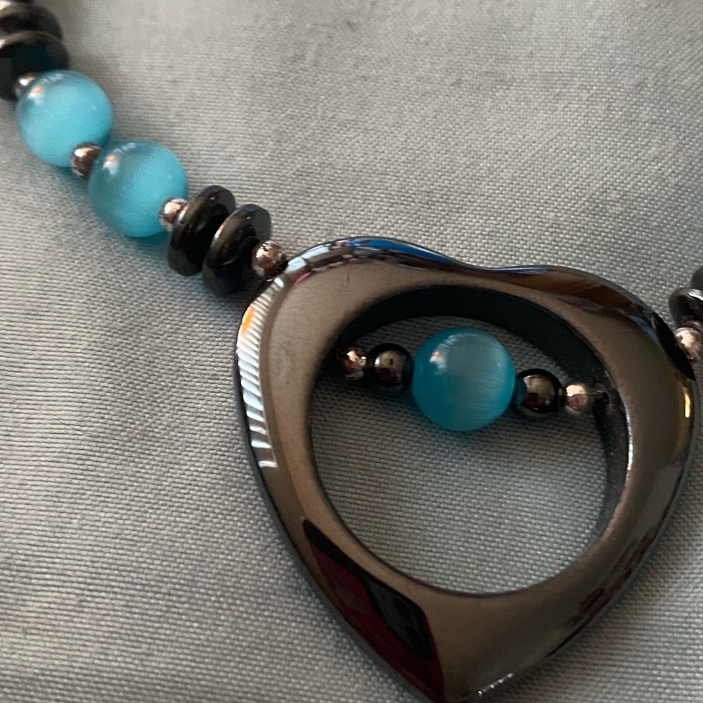 16” Hematite Necklace Heart Pendant 1.25” H With Aqua Blue Cat’s Eye Beads - Picture 3 of 4